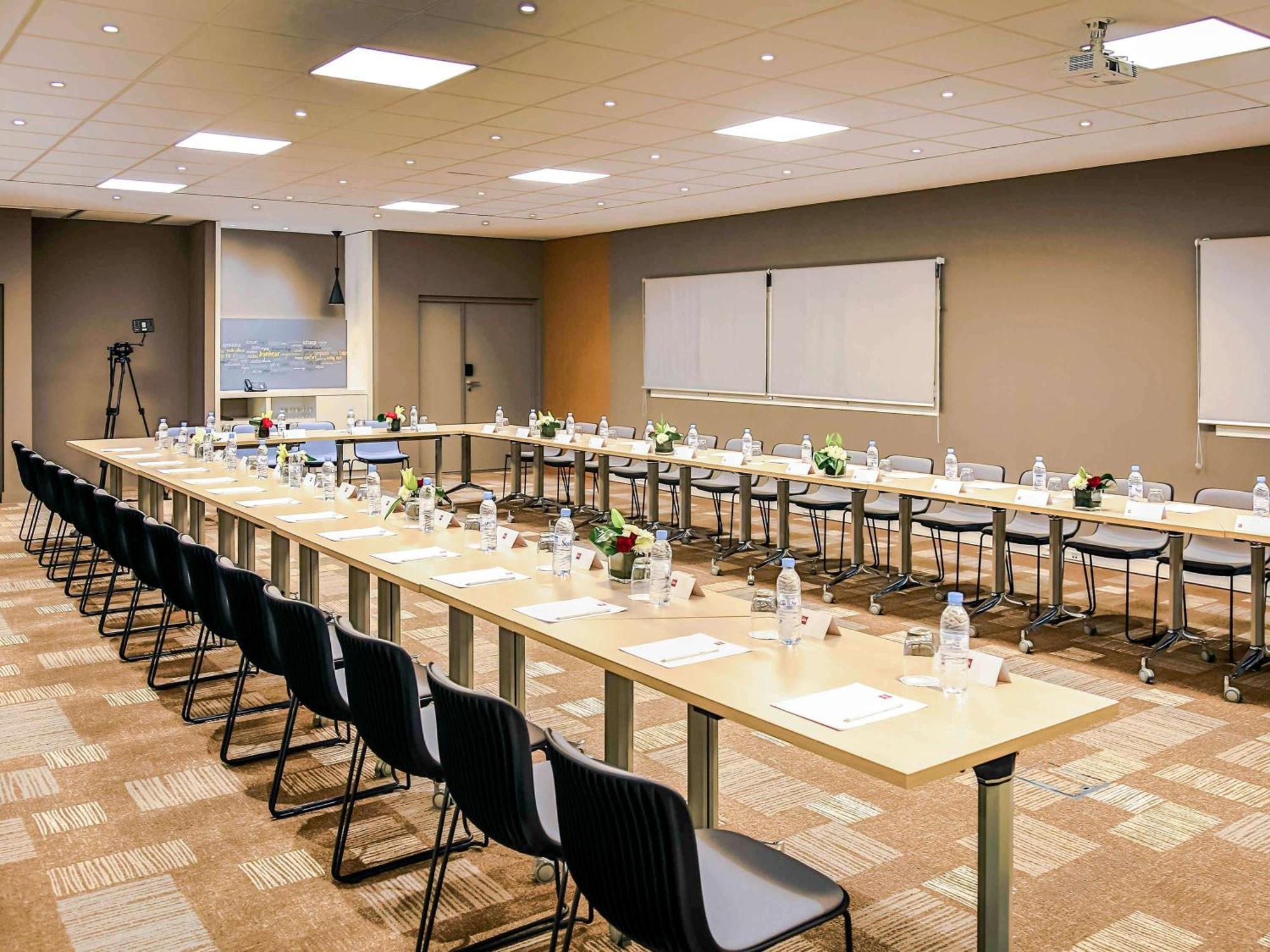 Ibis Rabat Agdal Hotel Bagian luar foto